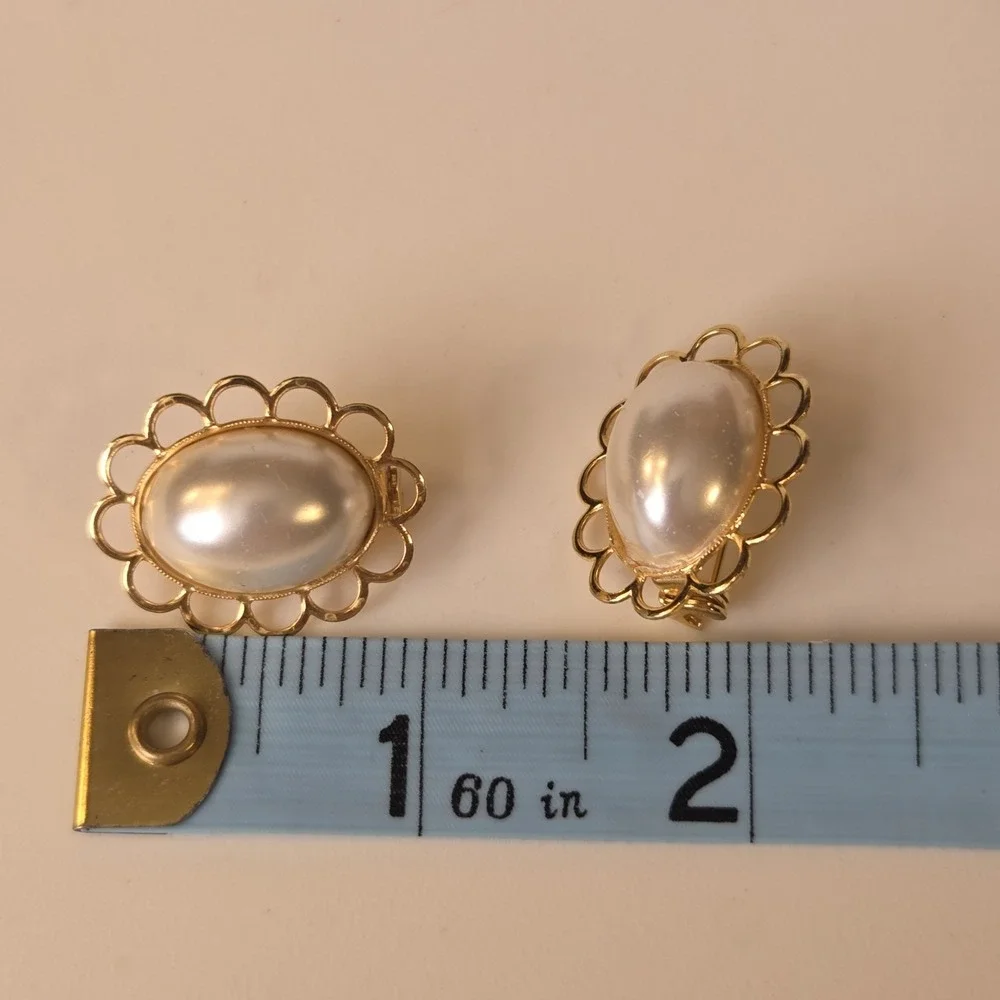 Vintage Unsigned Gold Tone Filigree With Faux Pearls Scatter Brooch Pin‎ Set